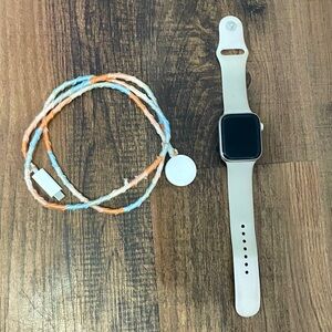 Apple Watch SE (2nd Gen) (GPS, 44mm) Starlight Aluminum Case with Starlight band